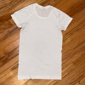 Lululemon Swiftly Tech Short Sleeve Shirt 2.0 Size 6